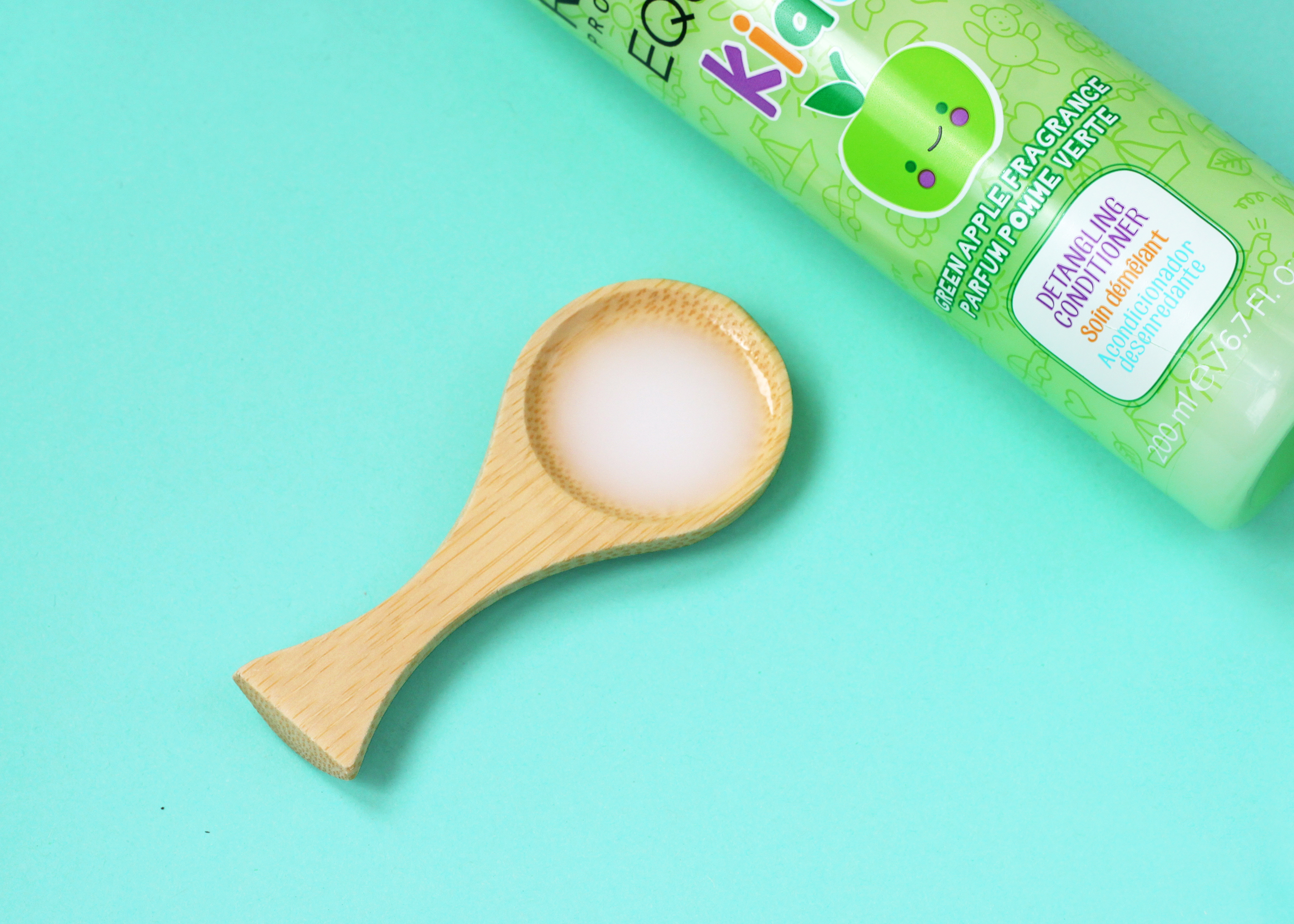 2-х фазный кондиционер для детей, облегчающий расчесывание Revlon Professional, Equave, Kids, текстура