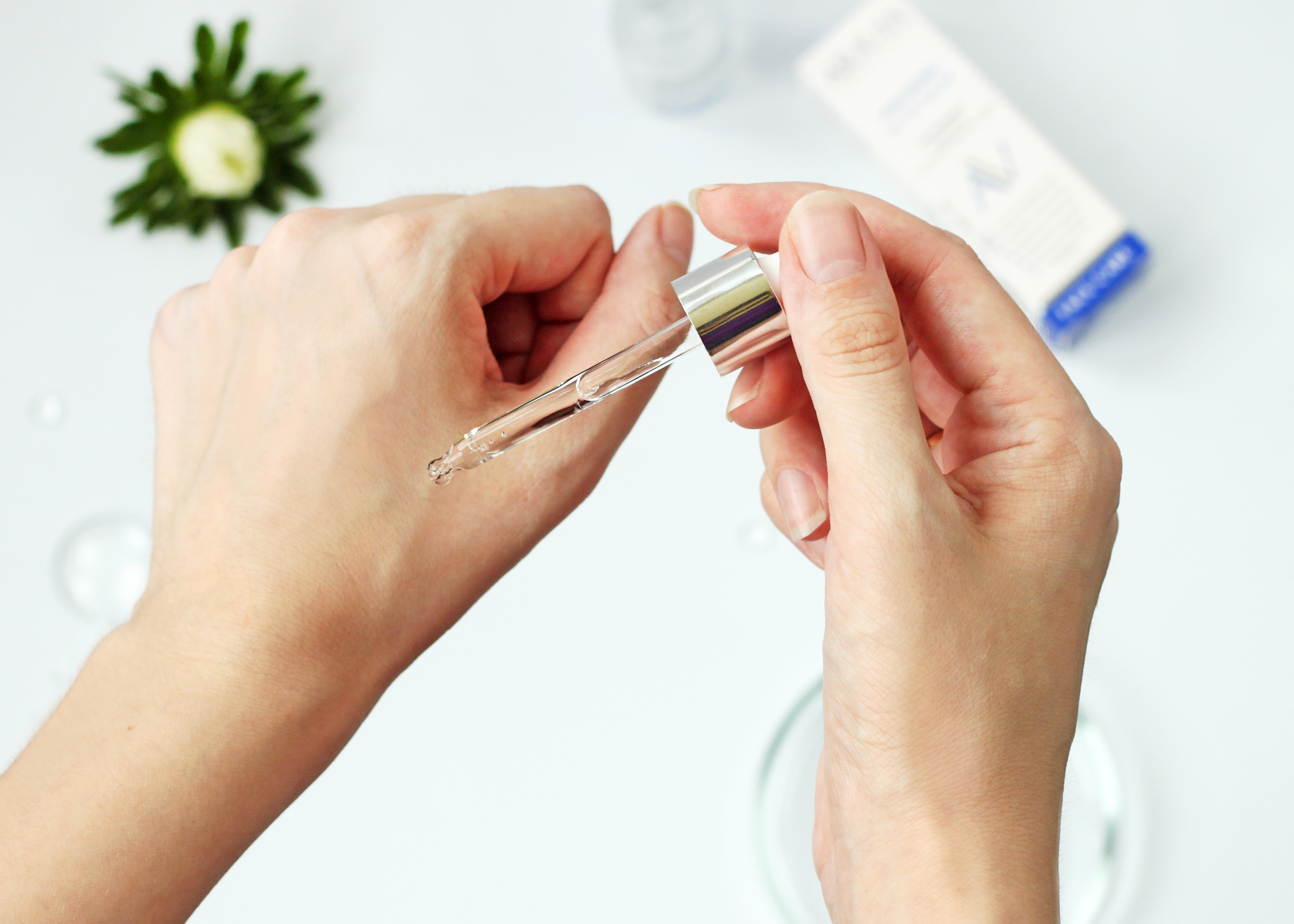 Увлажняющая сыворотка с гиалуроновой кислотой Aravia Laboratories, текстура