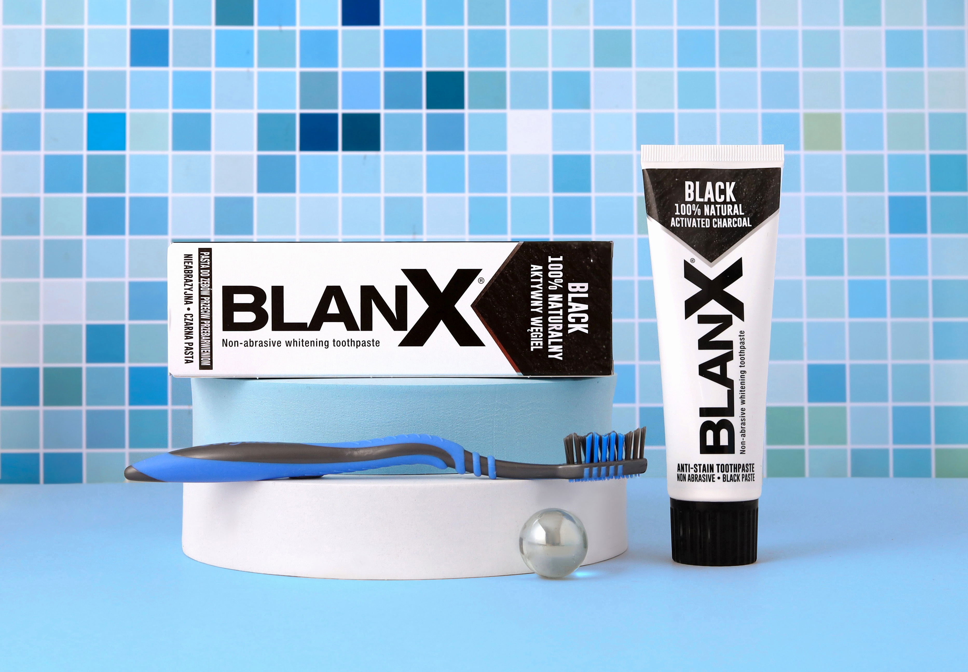 Отбеливающая зубная паста Black Charcoal с углем Бланкс Blanx