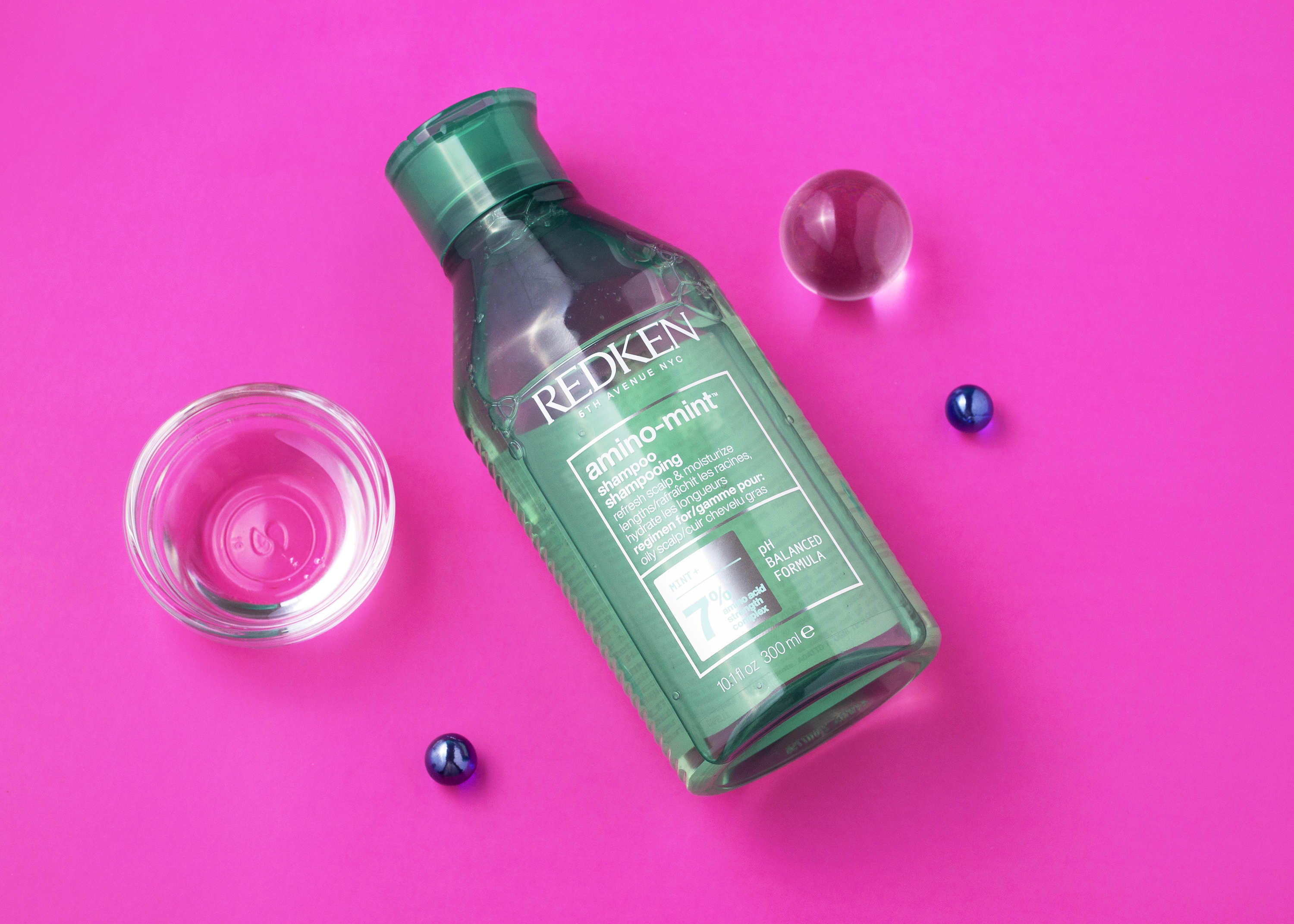 Текстура Шампуня для жирных у корней волос и сухих на кончиках Redken Amino-Mint