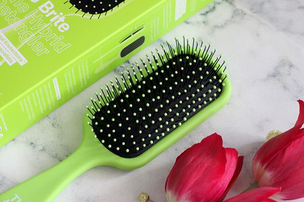 Расческа The Pro Brite Pomelo, цвет салатовый, 1 шт (The Knot Dr., Pro) вблизи