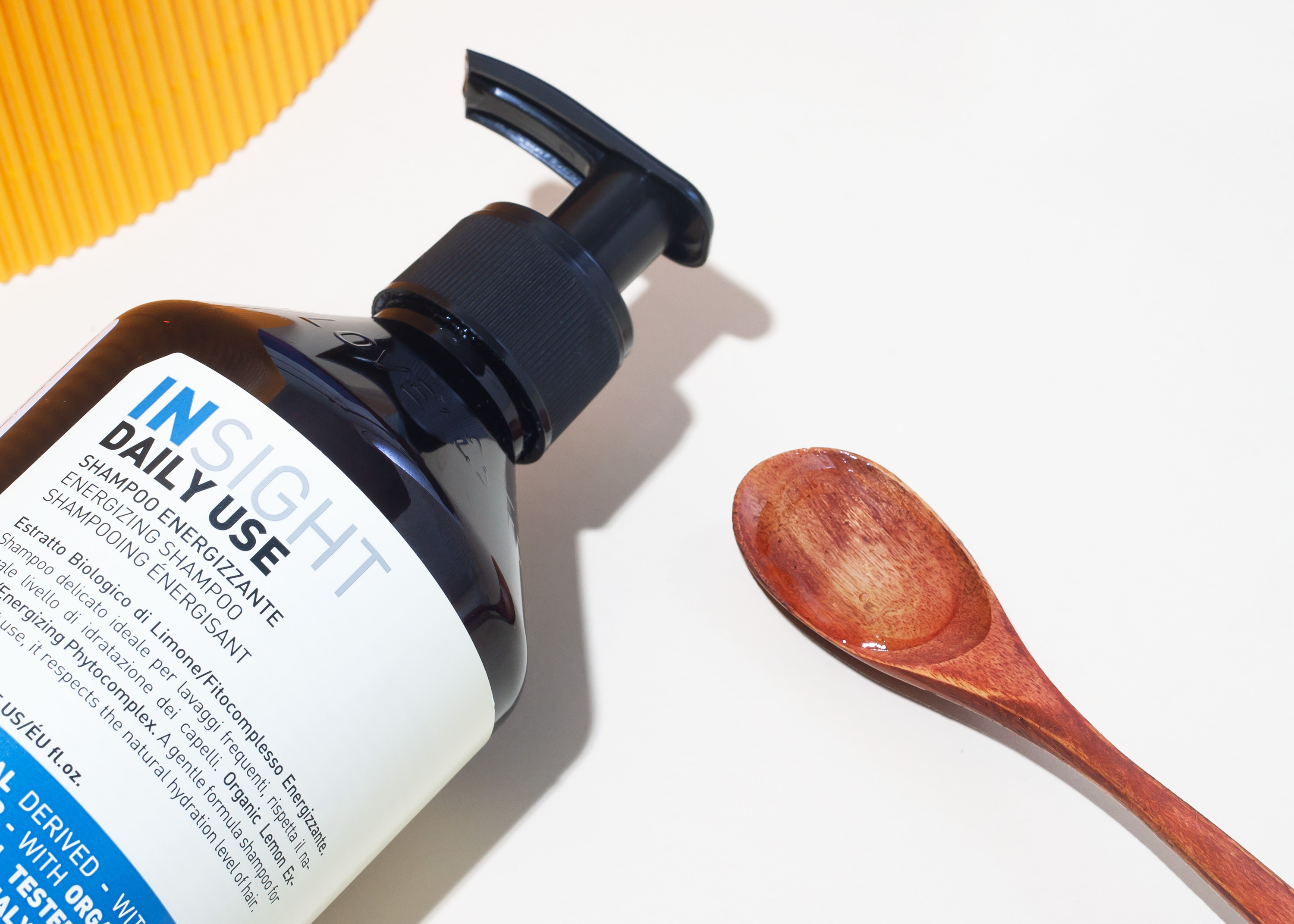 Текстура Insight Professional Шампуня для ежедневного применения Energizing Shampoo