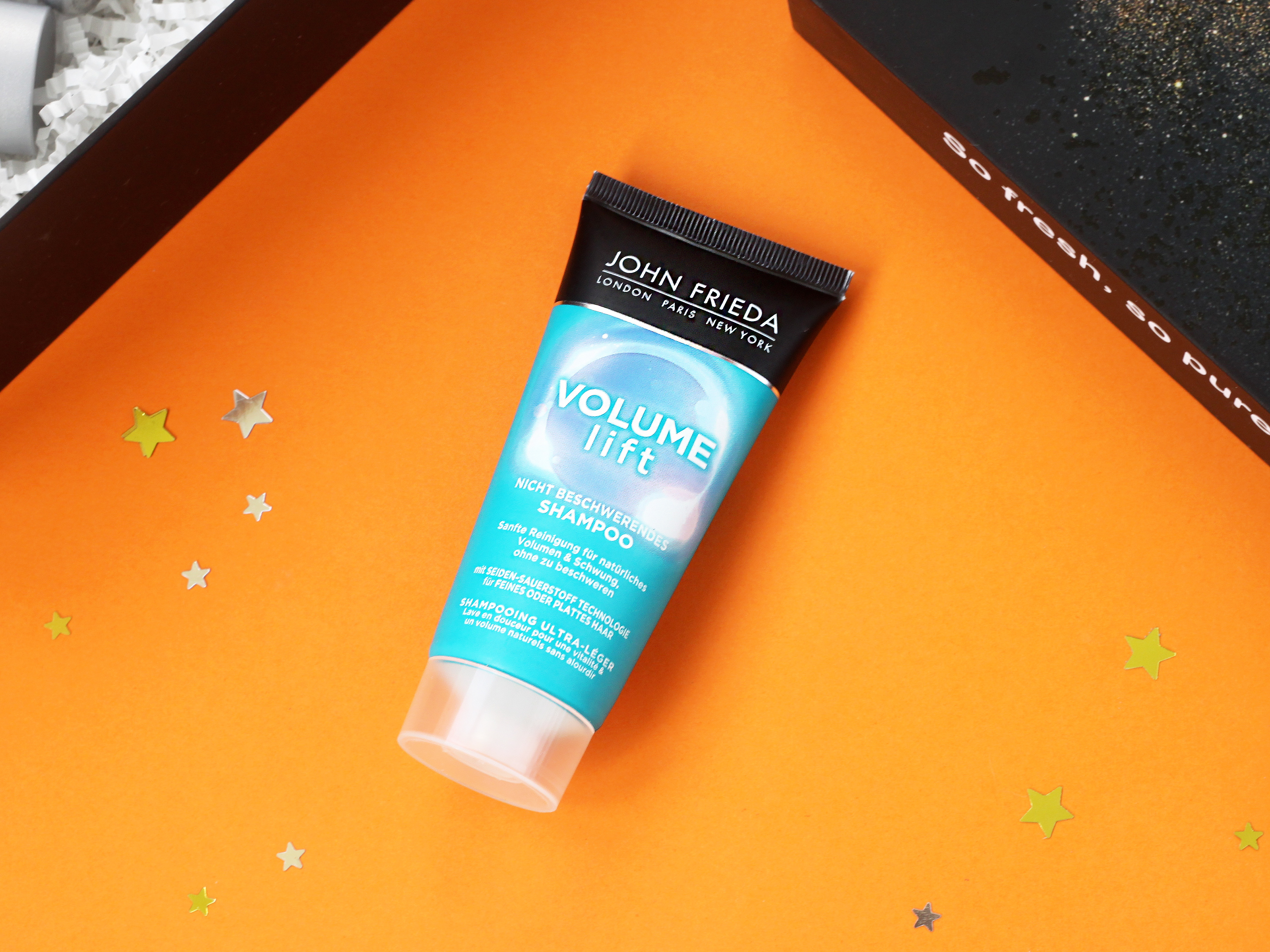 Легкий шампунь для создания естественного объема волос John Frieda Luxurious Volume Volume Lift, 50 мл