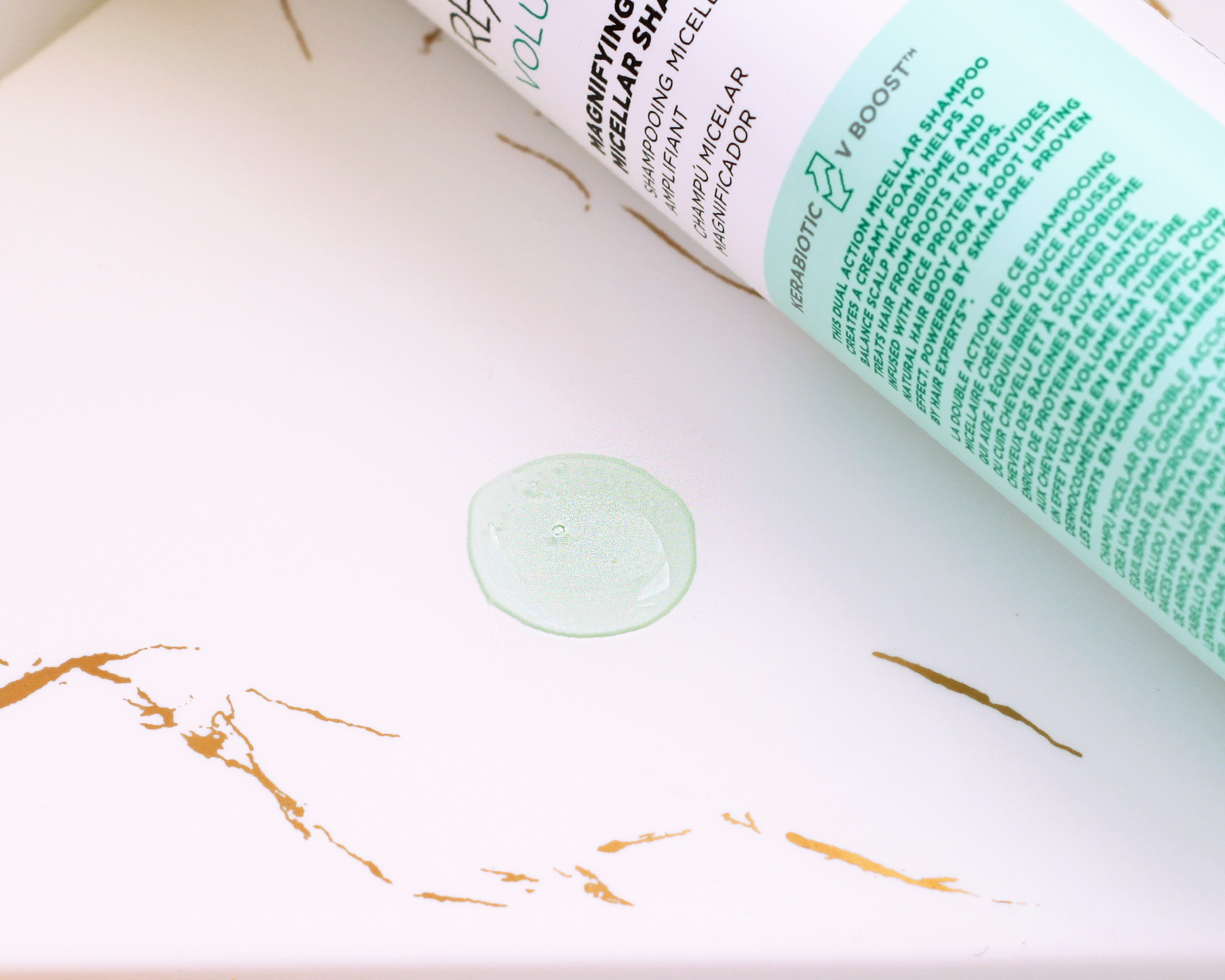 Ревлон Мицеллярный шампунь для тонких волос Revlon Professional, Restart, VolumeMagnifying Micellar Shampoo, текстура