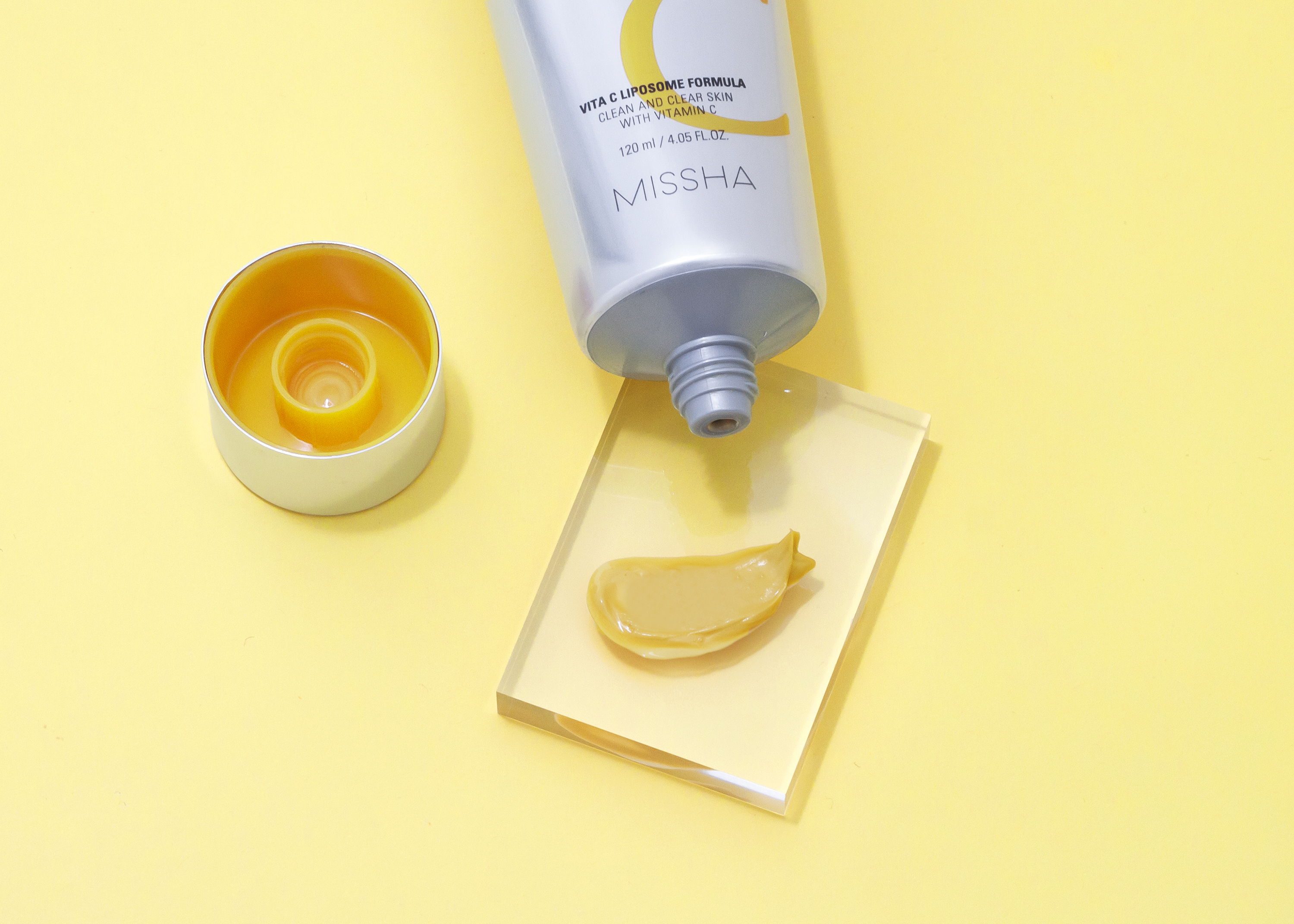 текстура пенки с витамином С Missha Vita C Pllus Clear Complexion Foam Cleanser
