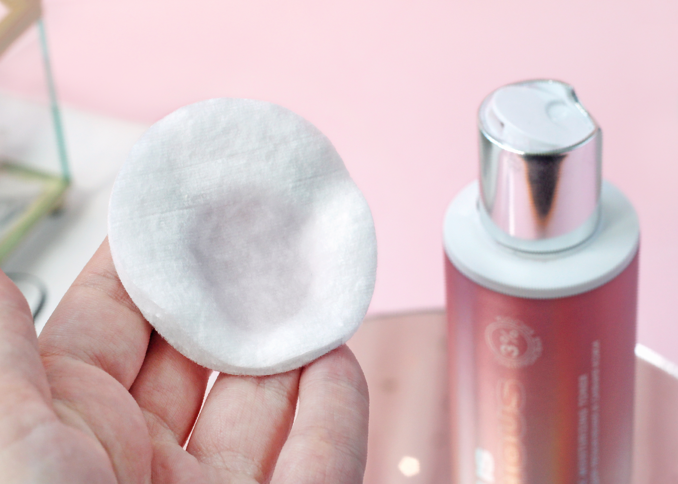 Гиалуроновый тонер для увлажнения и сияния кожи Shine Is, Radiance Hyaluronic Moisturizing Toner, текстура