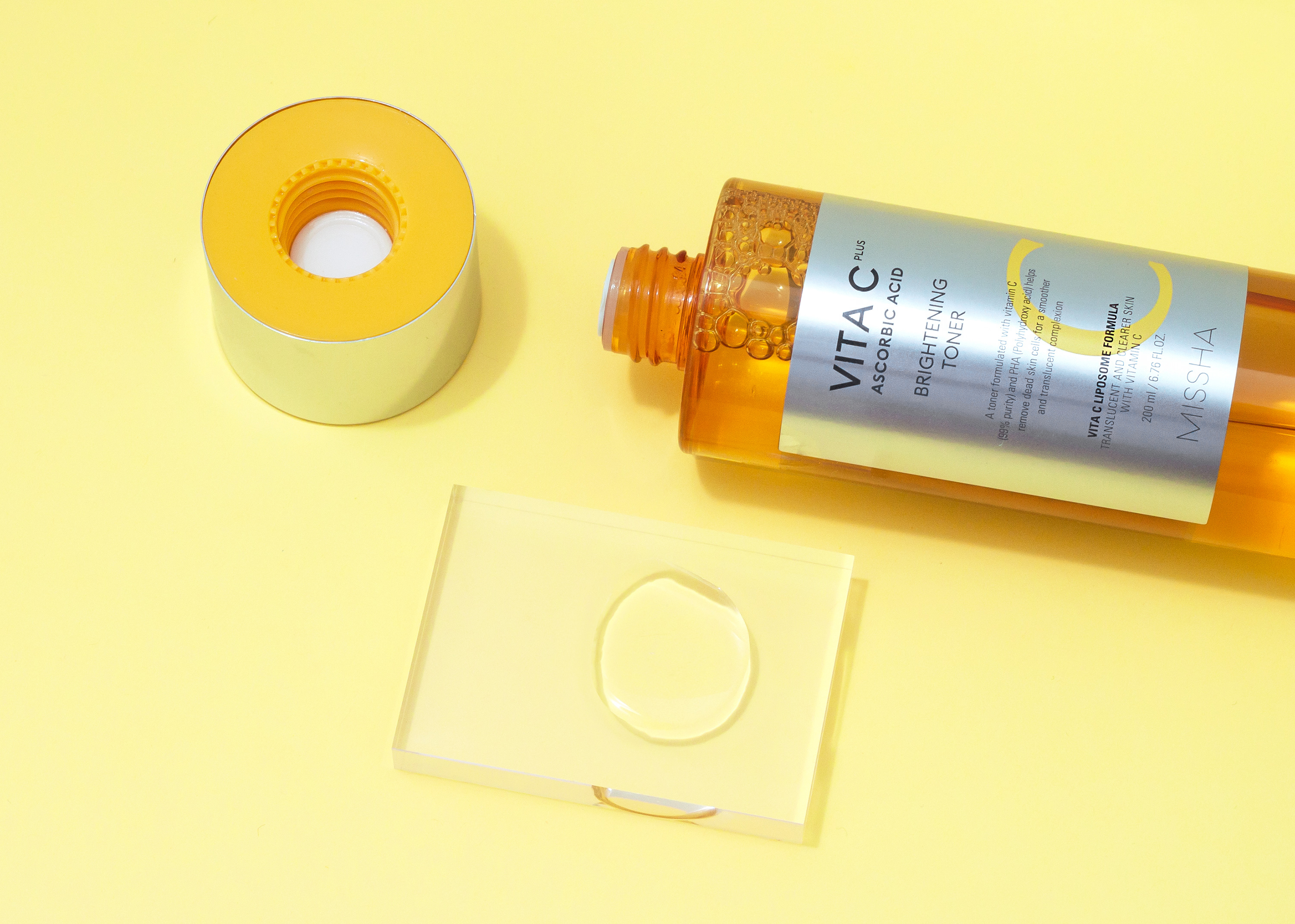 текстура тонера для сияния кожи с витамином С Missha Vita C Plus Brightening Toner
